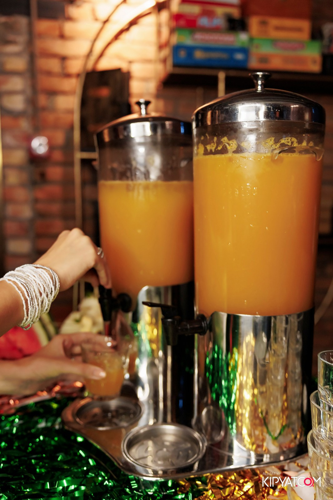 OLOVO BAR НА САТПАЕВА. КИПЯТКОМ АЛМАТЫ! Фотосъемка мероприятий в Алматы