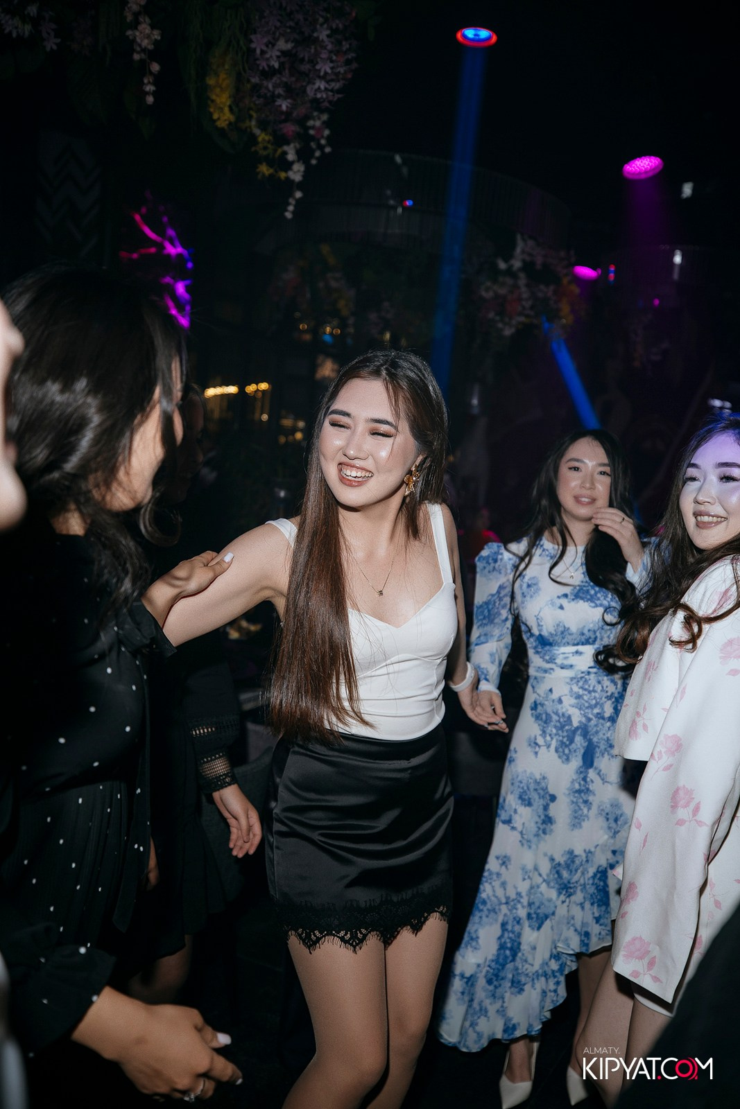 FRIENDS BAR & TERRACE. КИПЯТКОМ АЛМАТЫ! Фотосъемка мероприятий в Алматы