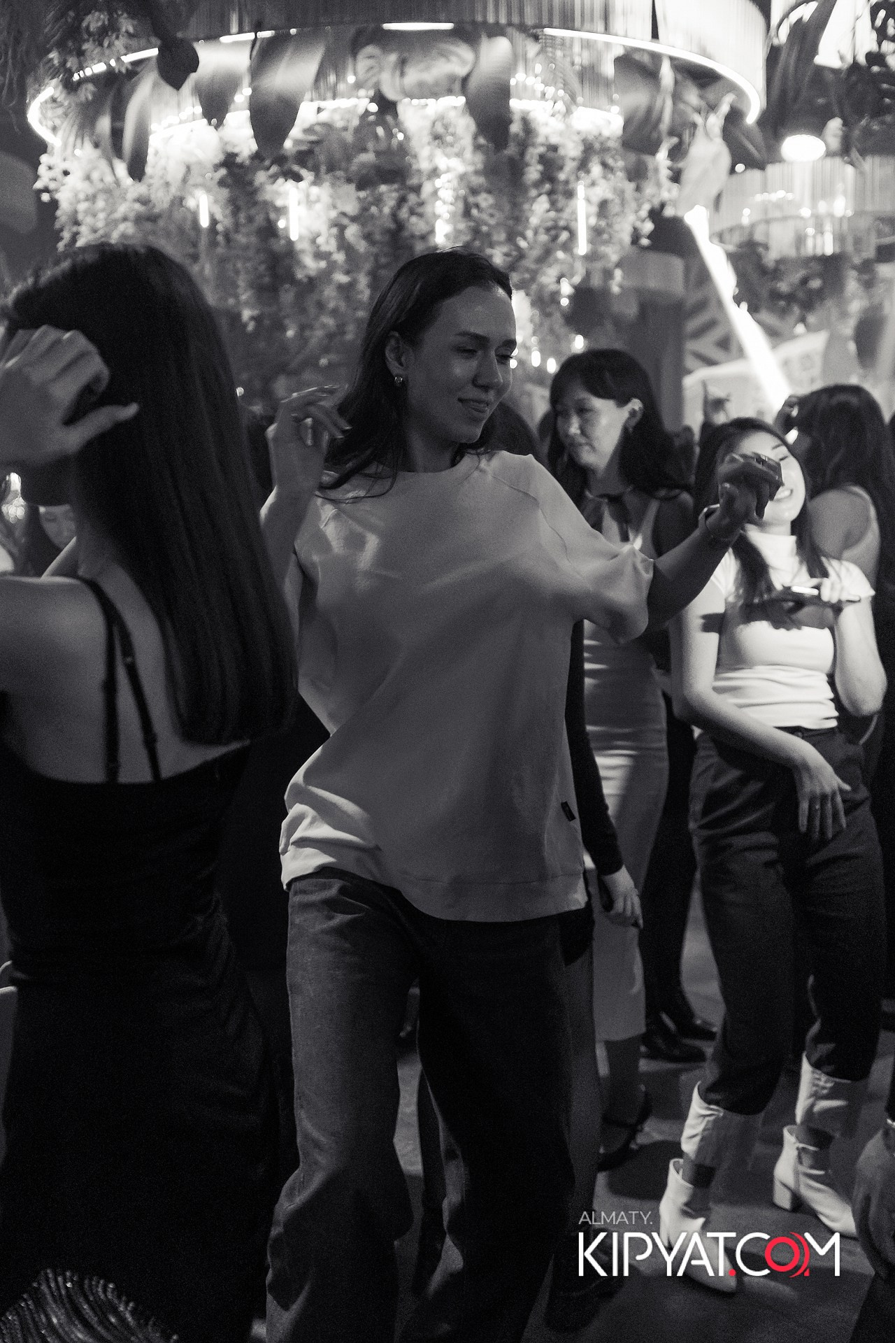 FRIENDS TERRACE & BAR. КИПЯТКОМ АЛМАТЫ! Фотосъемка мероприятий в Алматы