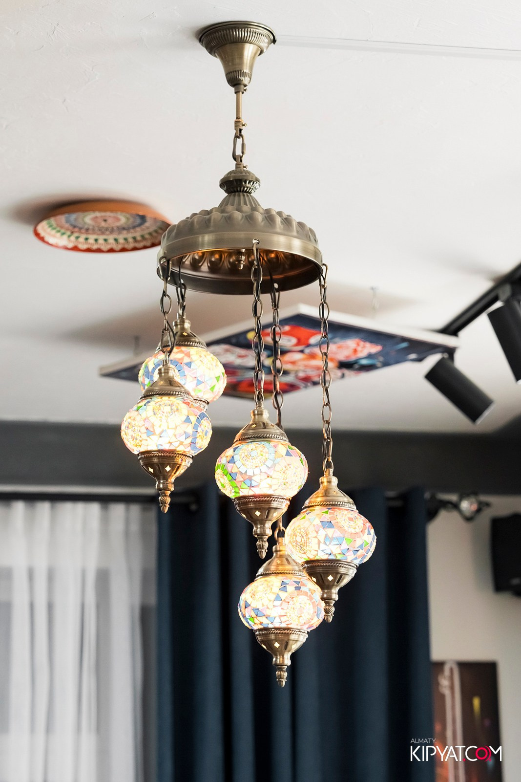 СЕМЕЙНЫЙ РЕСТОРАН BAZAAR. КИПЯТКОМ АЛМАТЫ!