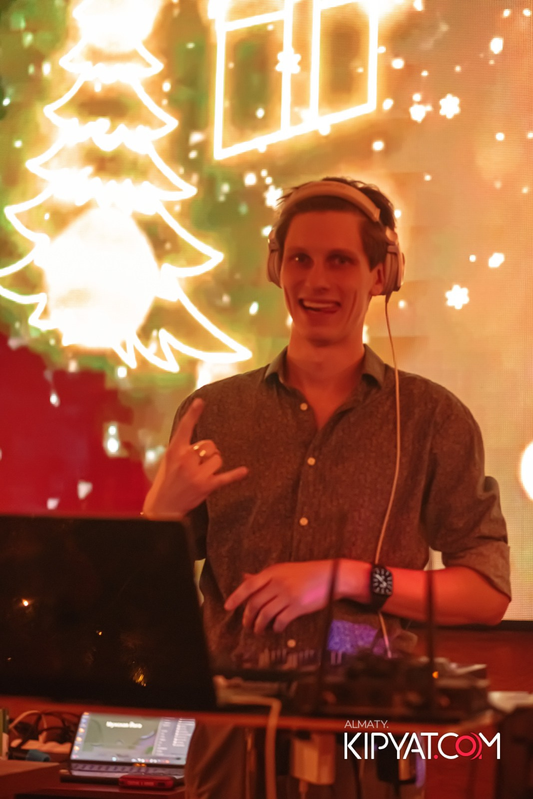 ГРУЗИНСКИЙ ДВОР НА КАБАНБАЙ БАТЫРА. КИПЯТКОМ АЛМАТЫ!