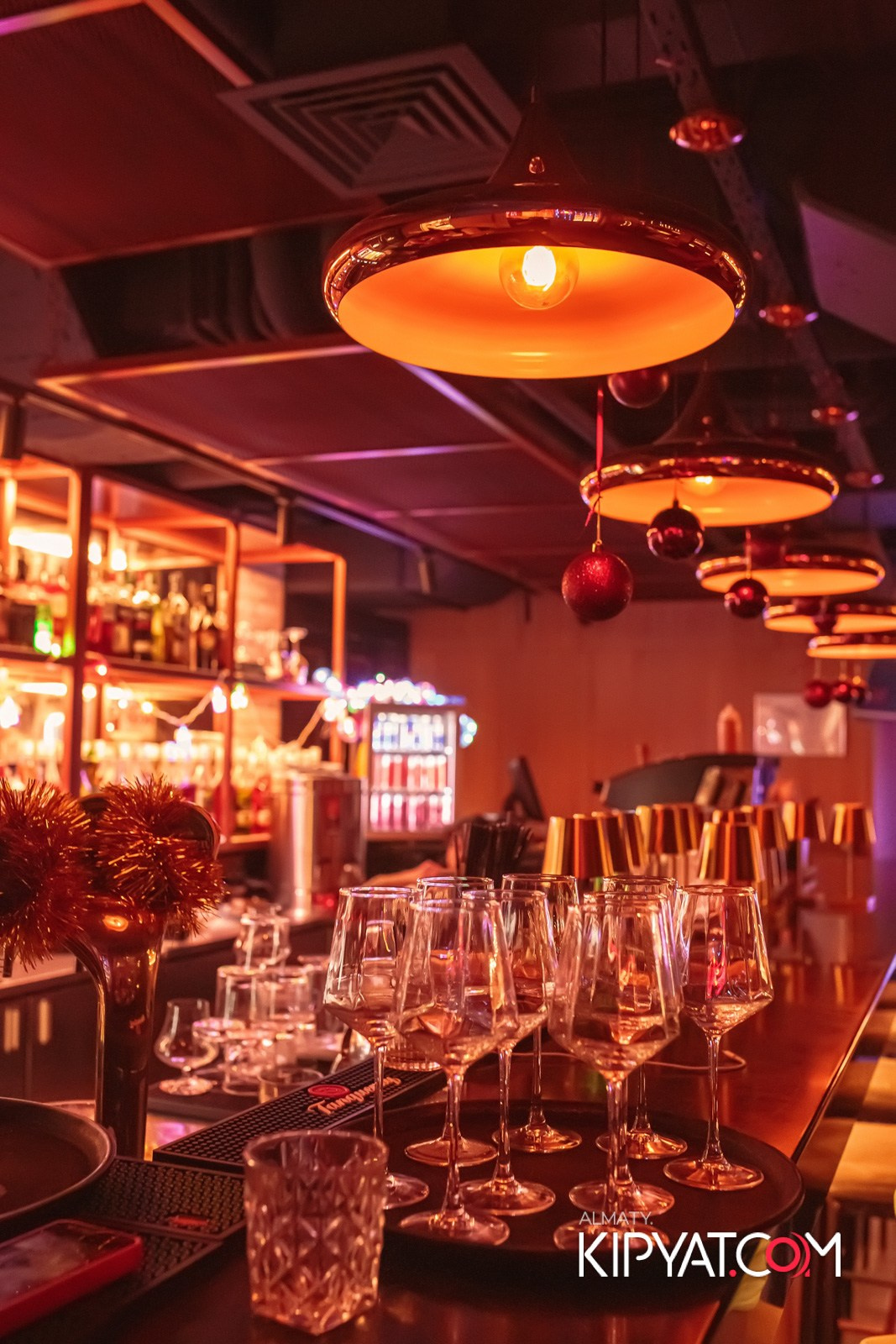 SPACE LOUNGE BAR. КИПЯТКОМ АЛМАТЫ!