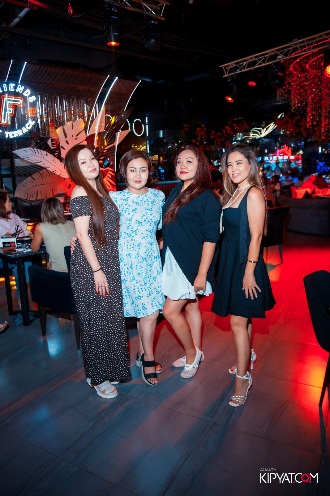 FRIENDS BAR & TERRACE. КИПЯТКОМ АЛМАТЫ! Фотосъемка мероприятий в Алматы