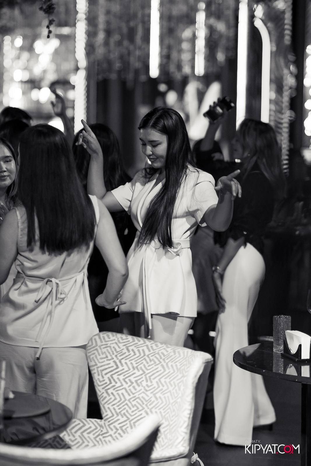 FRIENDS BAR & TERRACE. КИПЯТКОМ АЛМАТЫ!