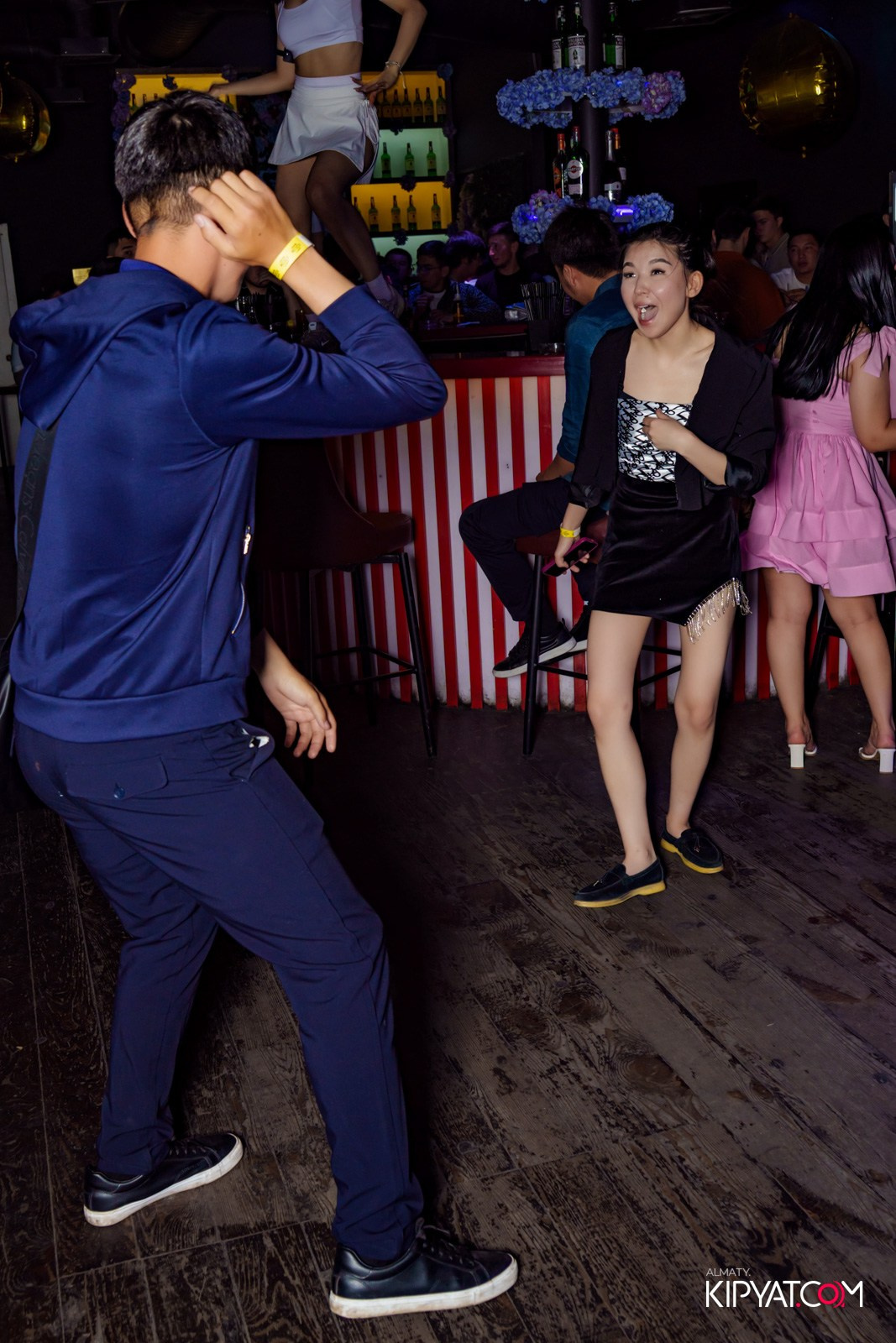 UYAT EMES BAR. КИПЯТКОМ АЛМАТЫ!