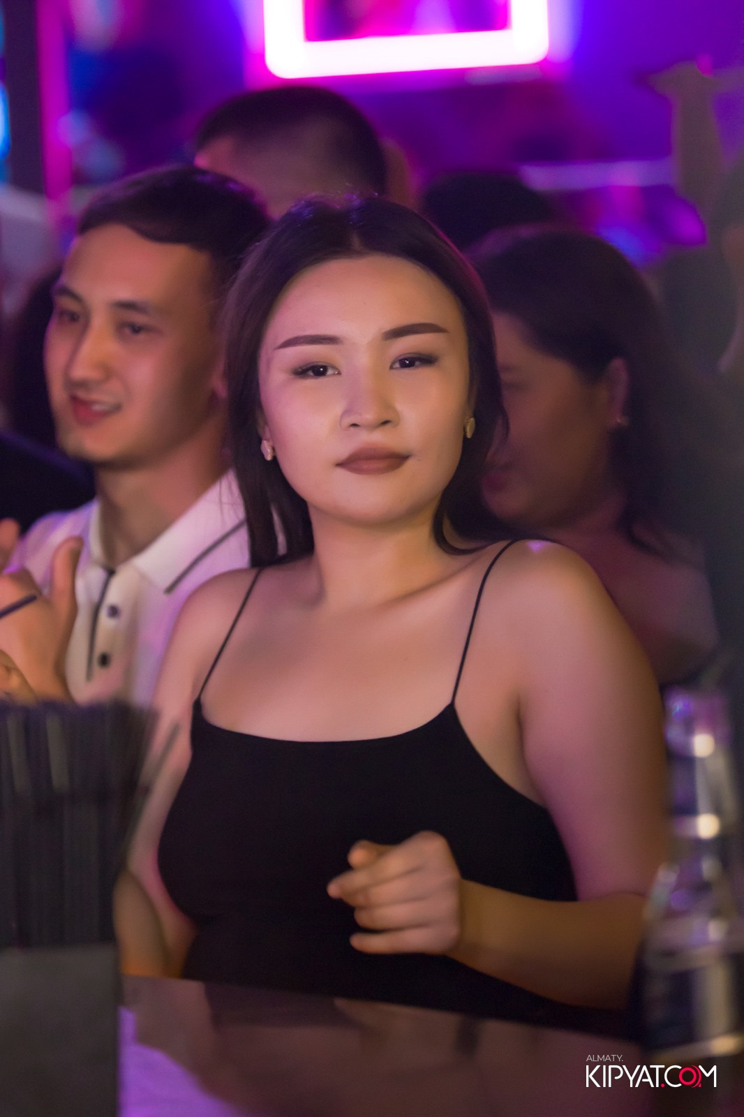 UYAT EMES BAR. КИПЯТКОМ АЛМАТЫ!