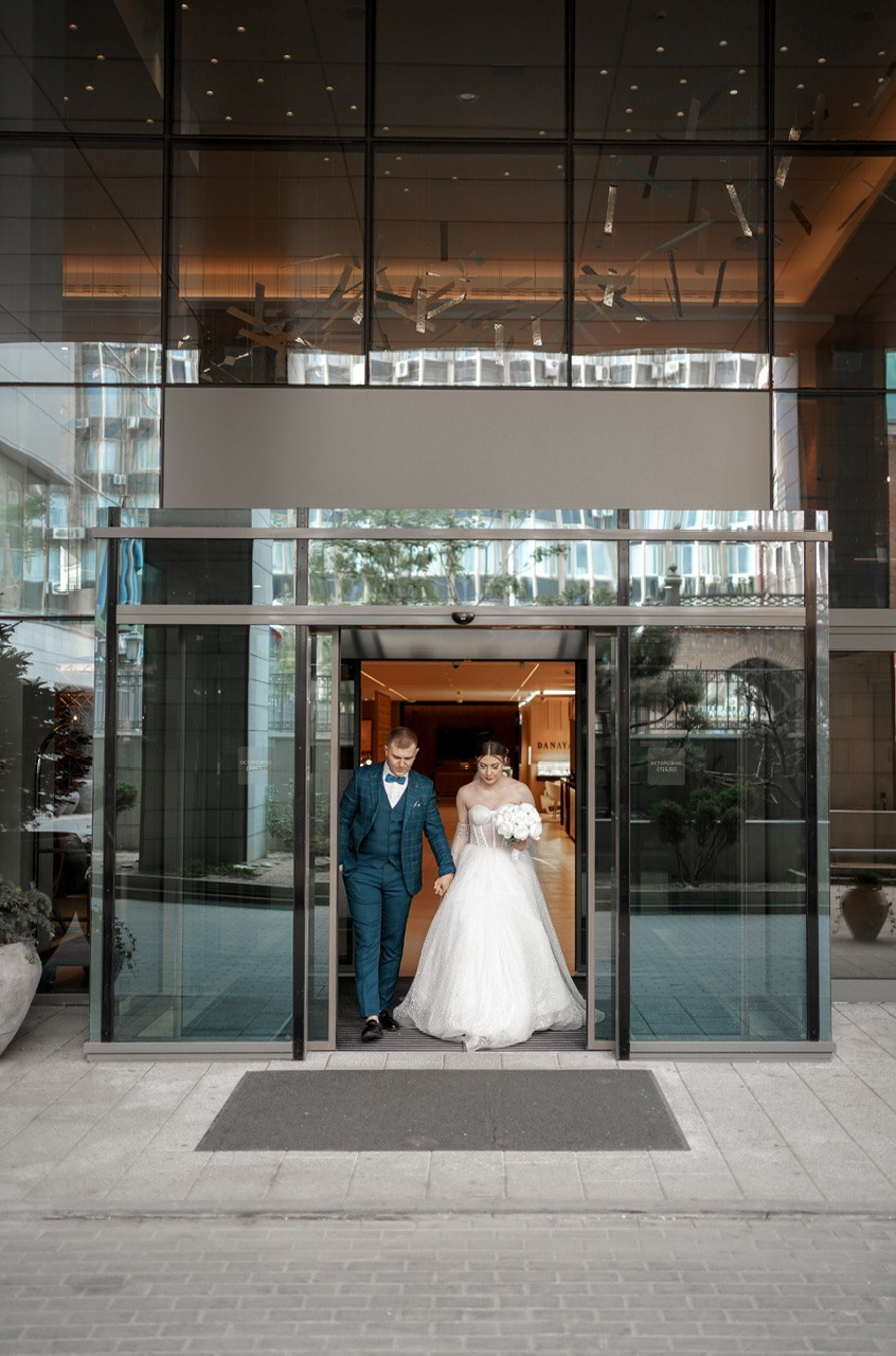 Свадебная фотосессия в отеле Хаятт. Фотограф Ростов-на-Дону Алёна Чёботова. Свадебный фотограф в Ростове-на-Дону. Таинство Крещения и Венчания, семейные фотосессии. Алёна Чёботова