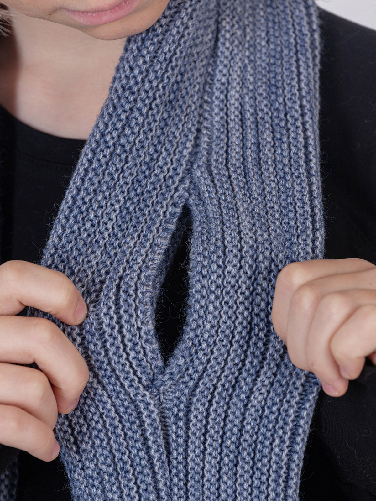 Фотосъёмка детских шарфов для валдберриз. Сборные фотосъёмки в Москве. фотосессии одежды.фотограф