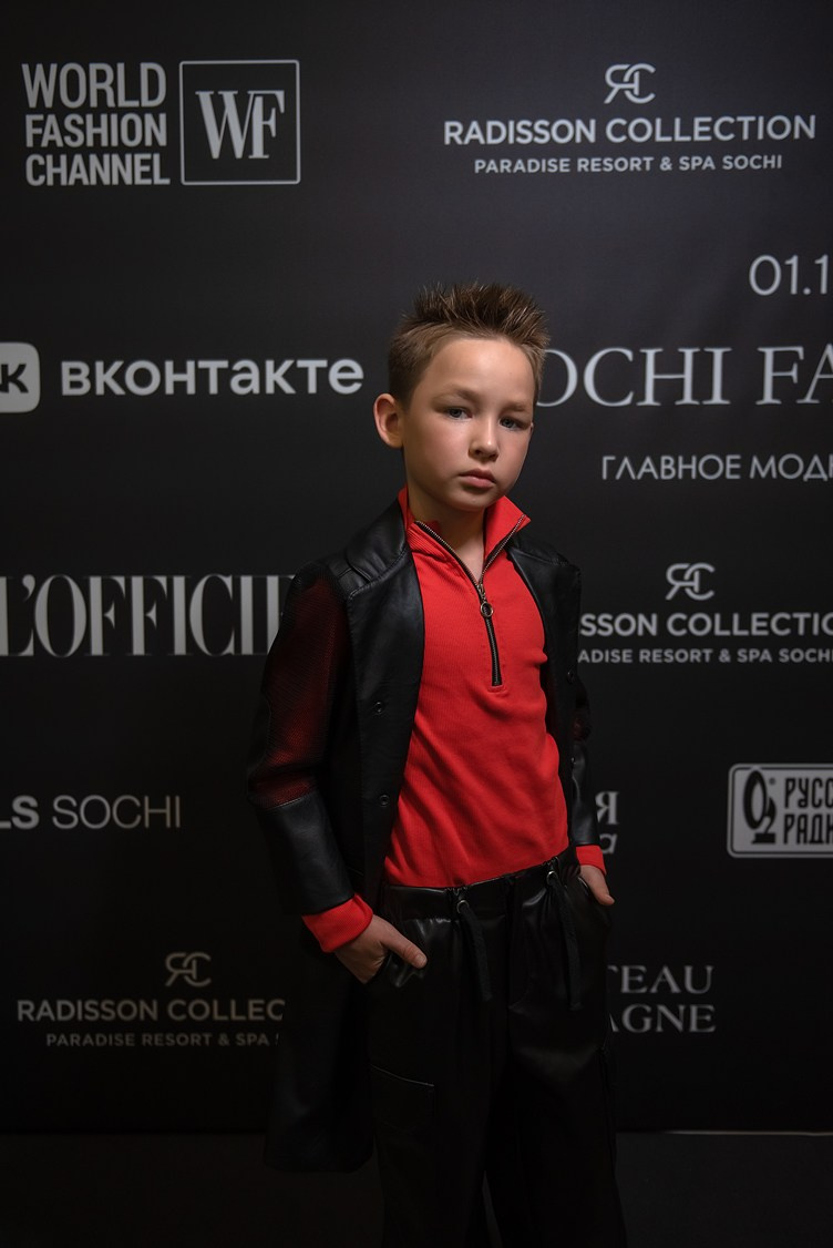 SochiFashionWeek2024 дизайнер Анохина Светлана. Семейный и коммерческий фотограф в Сочи Александр Бодунов