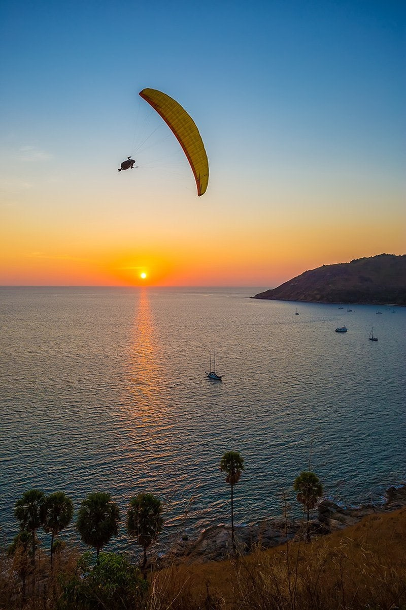 Мужская фотосессия Пхукет фотограф брутальная мужественная пляж Ката Карон Найхар Сурин Панва Майкао Бонгтаю идея место образ позы пример фото  заказать цена стоимость описание забронировать бизнес портрет параплан