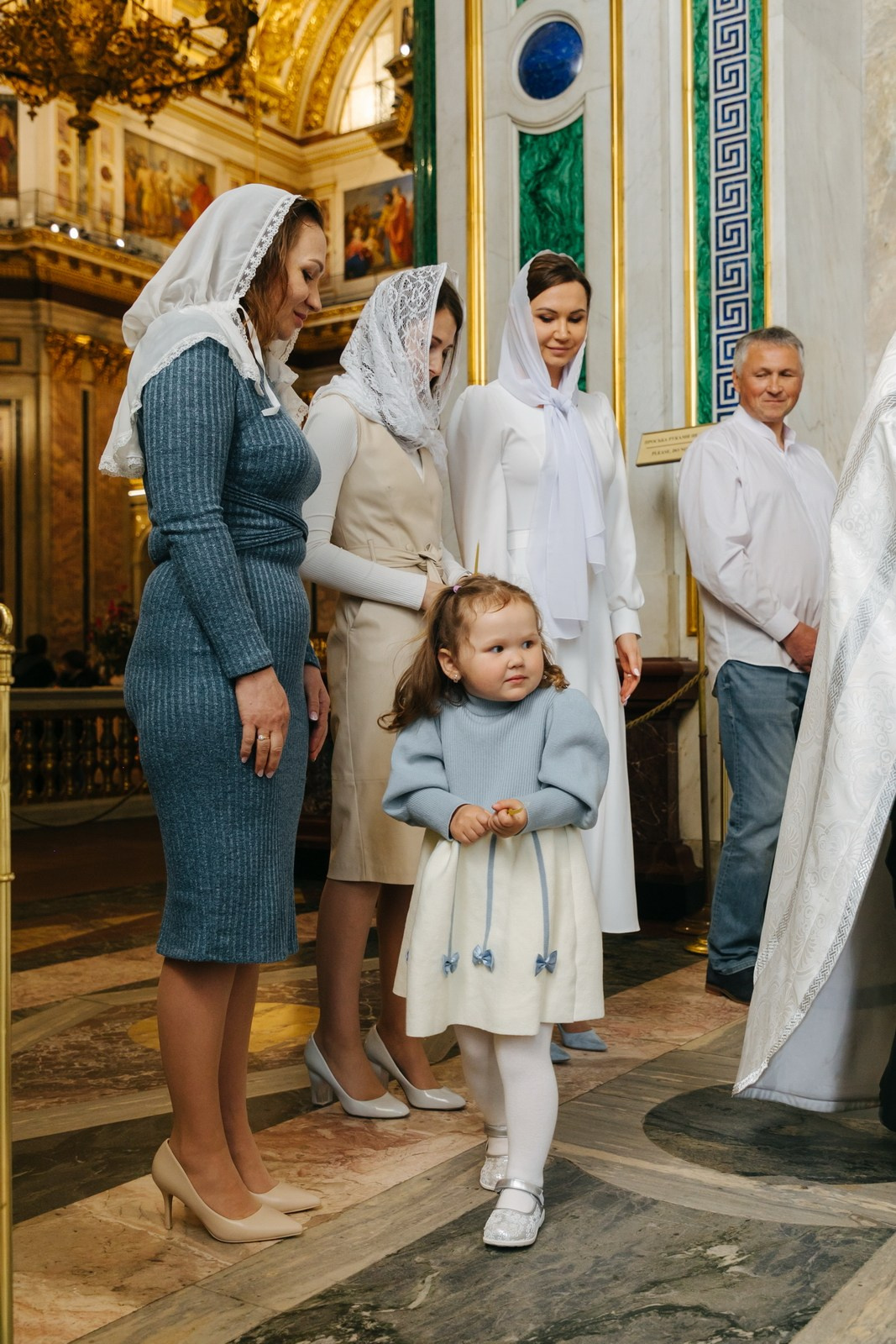 Крещение ребенка в Исаакиевском соборе СПб. Фотограф крещение венчание в Петербурге! Помогает подобрать храм и посоветовал душевного батюшку в СПб