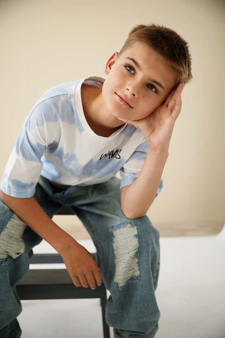 Савелий Гуцол. Съёмка одежды для маркетплейсов и брендов Morozova Production