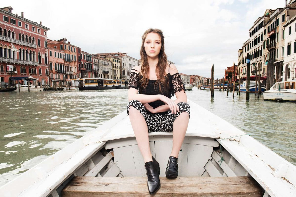 Юлия Шмонова. Съёмка одежды для маркетплейсов и брендов Morozova Production