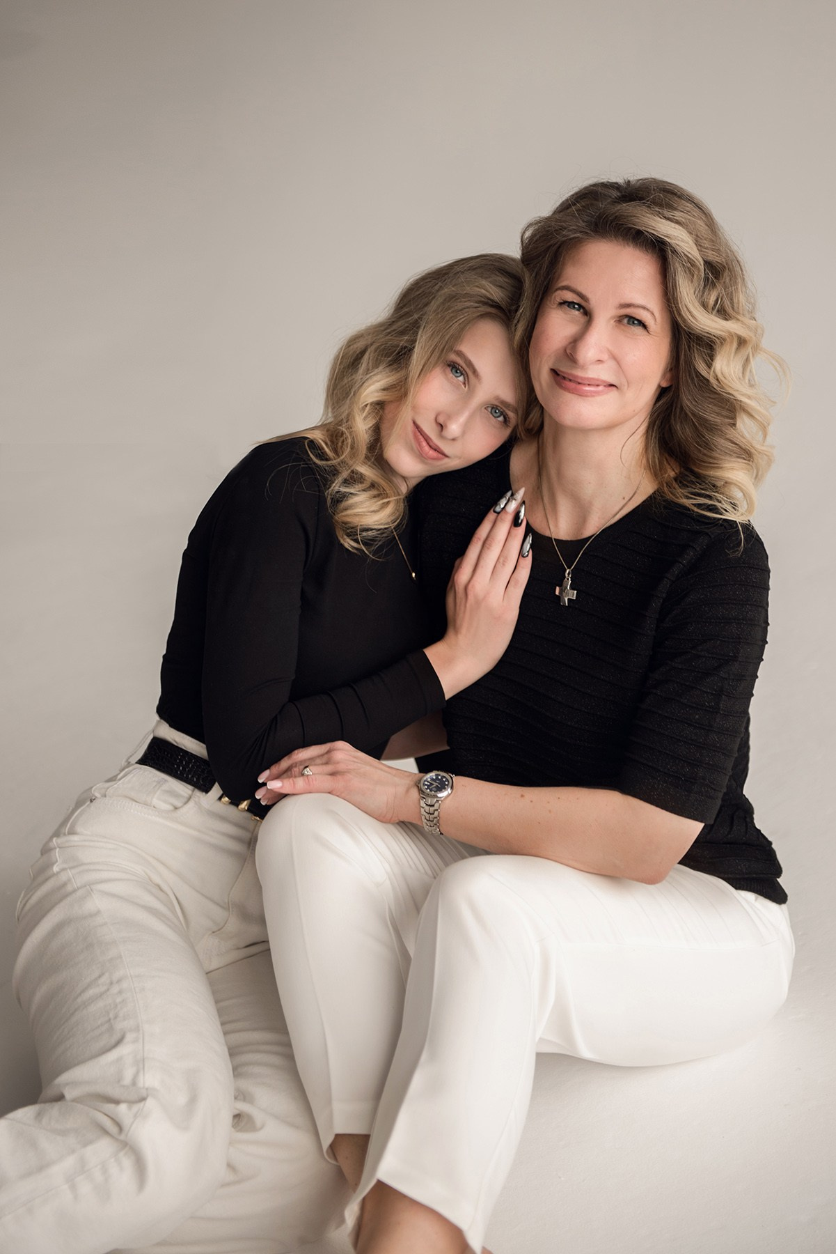 photo shoot for mom and daughter in the studio