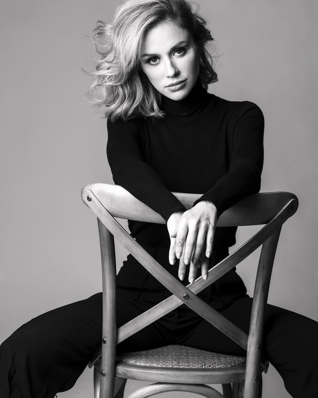 ЧЕРНО-БЕЛЫЙ ПОРТРЕТ