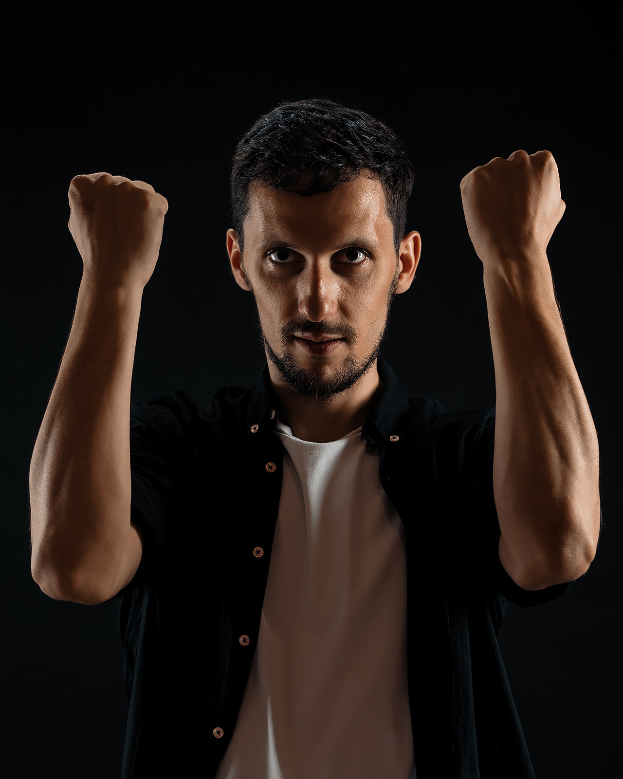 Мужской студийный портрет. Фотограф Светозар Андреев