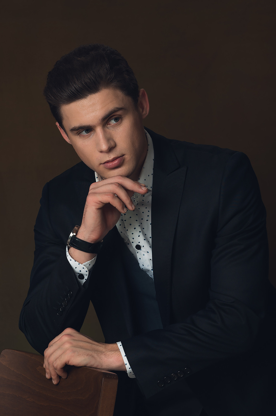 Мужской студийный портрет. Фотограф Светозар Андреев