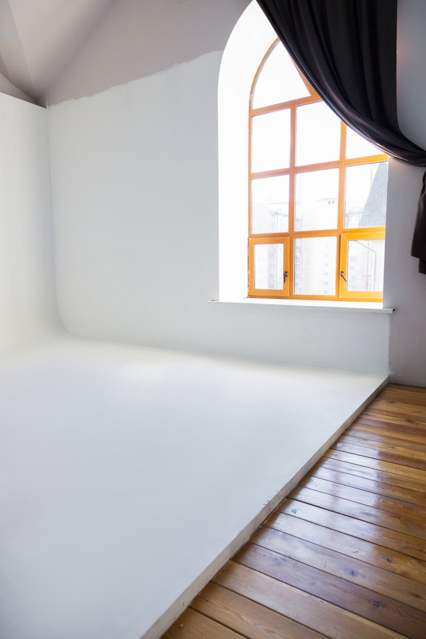 На этом фото представлена циклорама фотостудии Лампово.