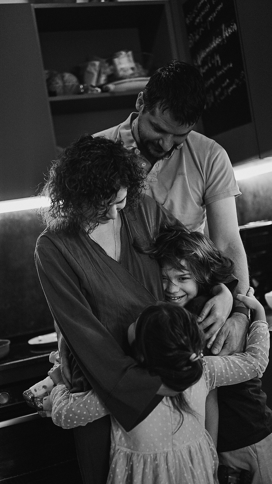 Семейное утро. Ксения, Михаил, Элиза, Даниэль. Семейный фотограф в Москве Дарья Пузикова