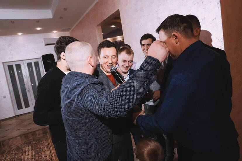 Вика+Олег. Ведущий на свадьбу в Москве Зубков Алексей