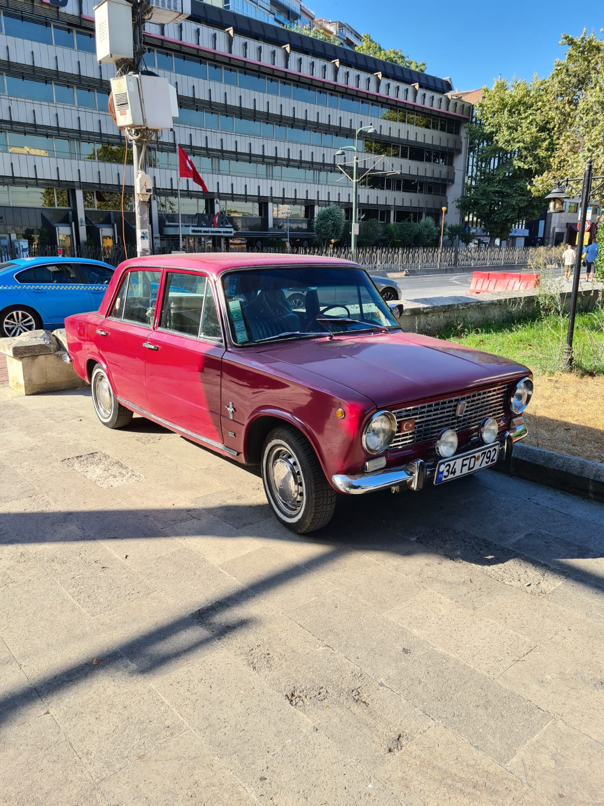 У причала Каботаш наткнулись на Мурат 124 - турецкий аналог нашей "копейки"