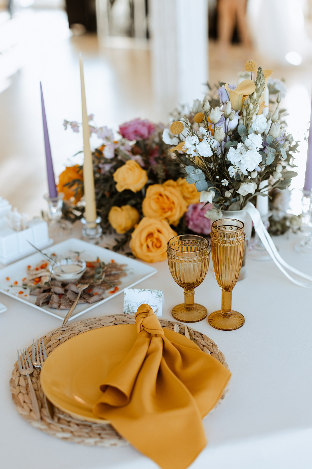  Счастливая пара у знаковых мест Ярославля