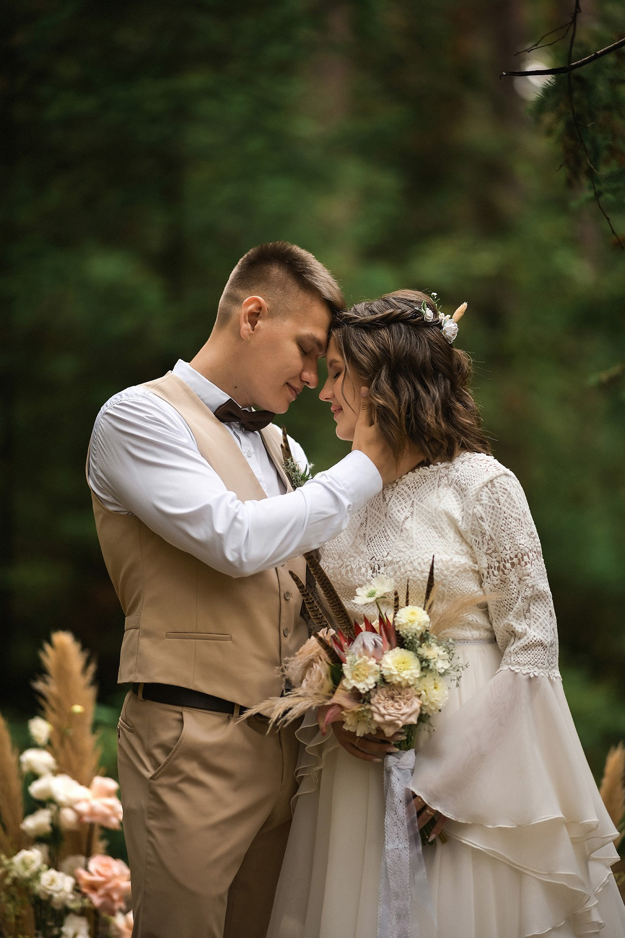 🌿 Влад и Влада — романтичная свадьба в лесу и на яхте | Камерная церемония в Красноярске. 📸 Свадебный и семейный фотограф в Красноярске Тихомиров Евгений | 17 лет опыта | 800+ свадеб