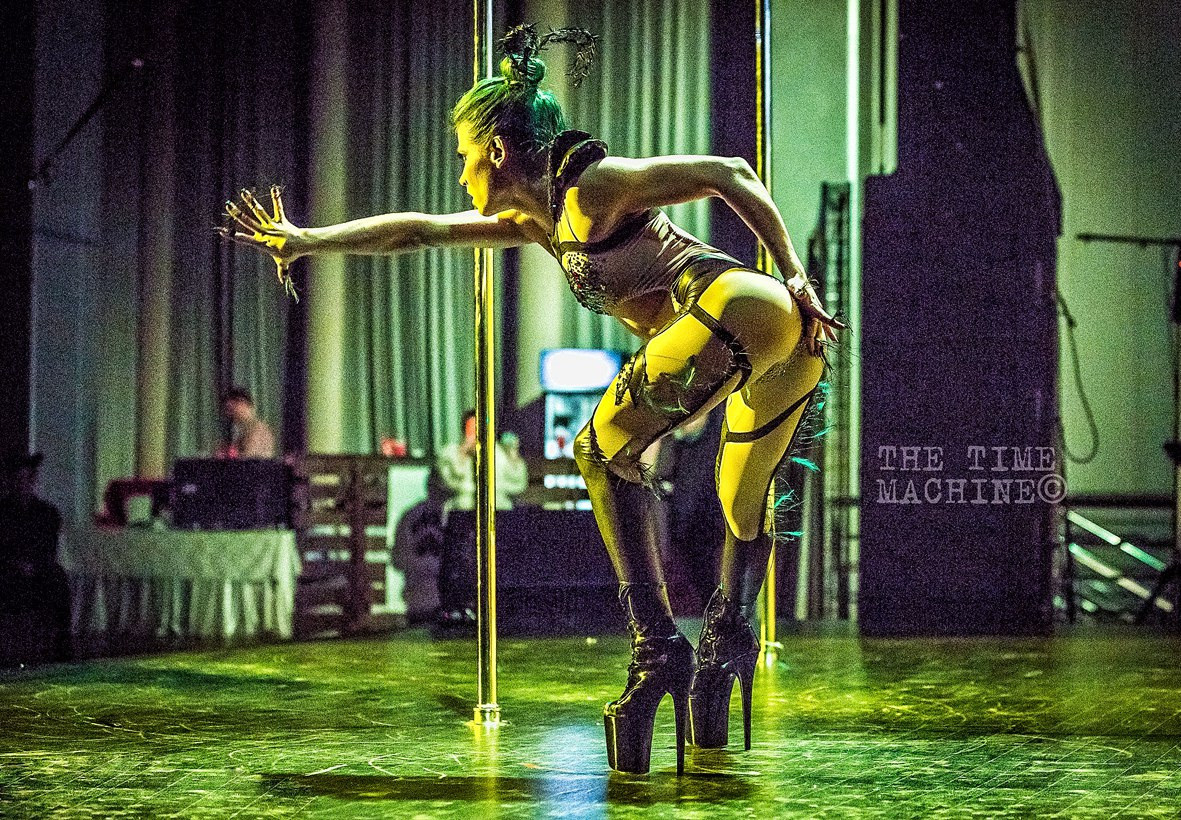 ПОЛДЭНС И ГИМНАСТИКА. Фотограф для маркетплейсов Михаил Бове