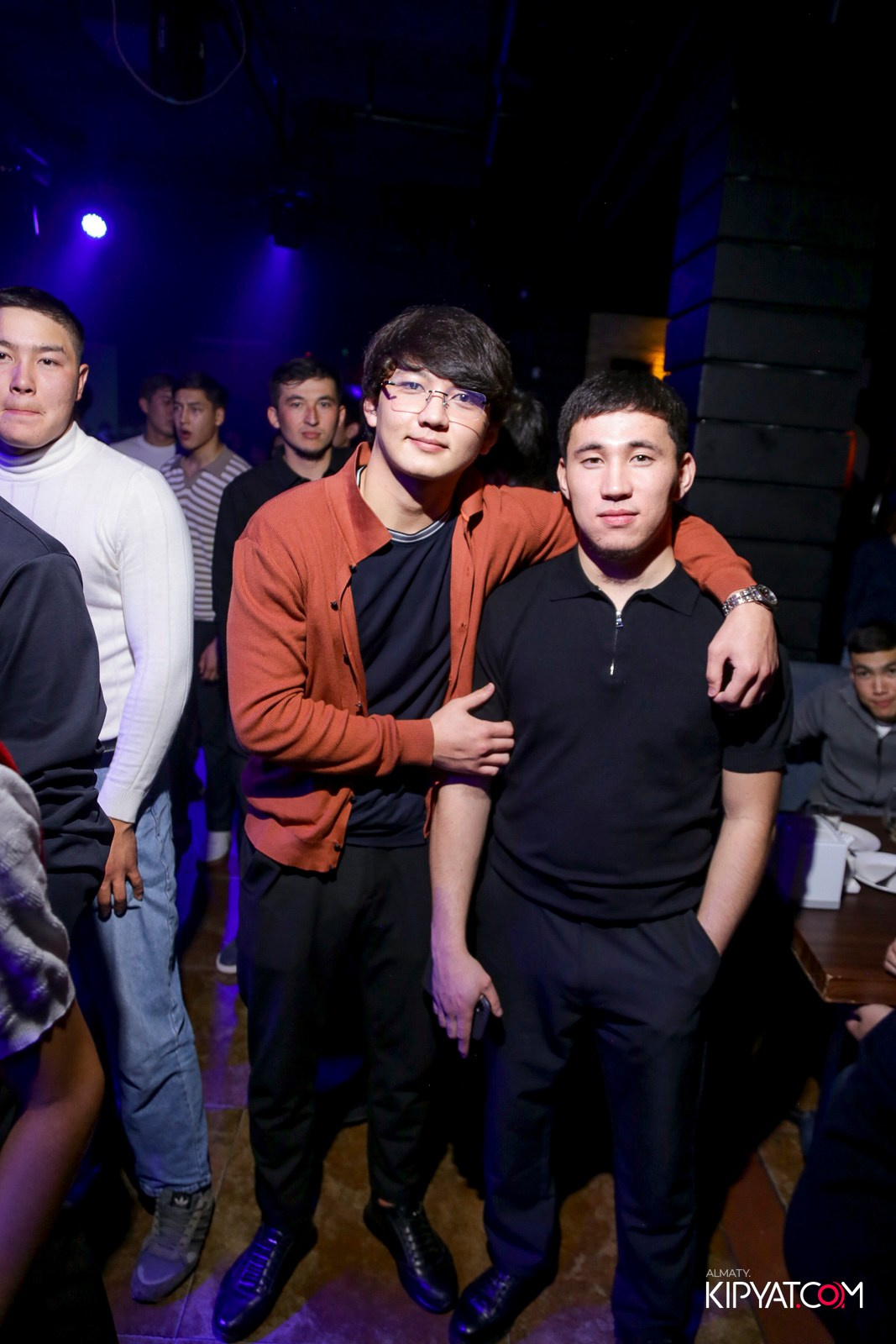 ARAGOSTA ДИСКО-БАР. КИПЯТКОМ АЛМАТЫ!