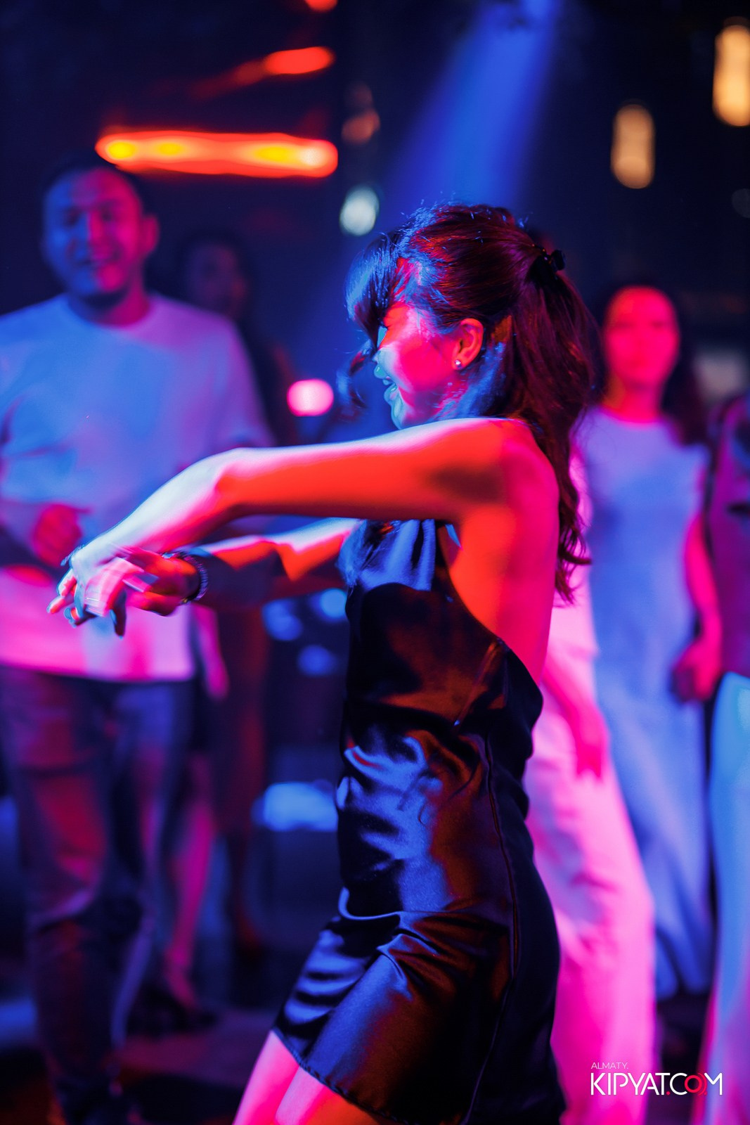 FRIENDS BAR & TERRACE. КИПЯТКОМ АЛМАТЫ!