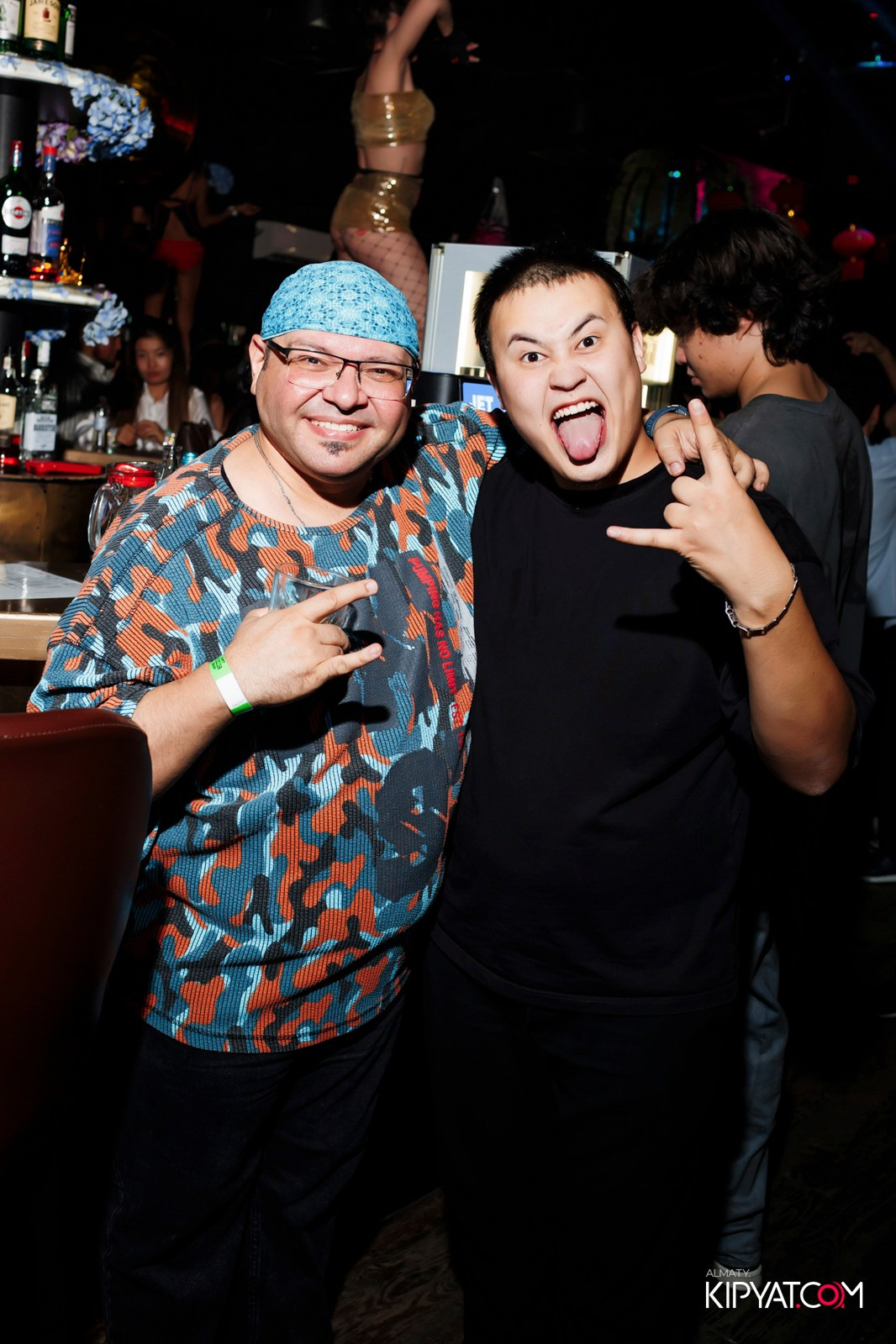 UYAT EMES BAR. КИПЯТКОМ АЛМАТЫ!