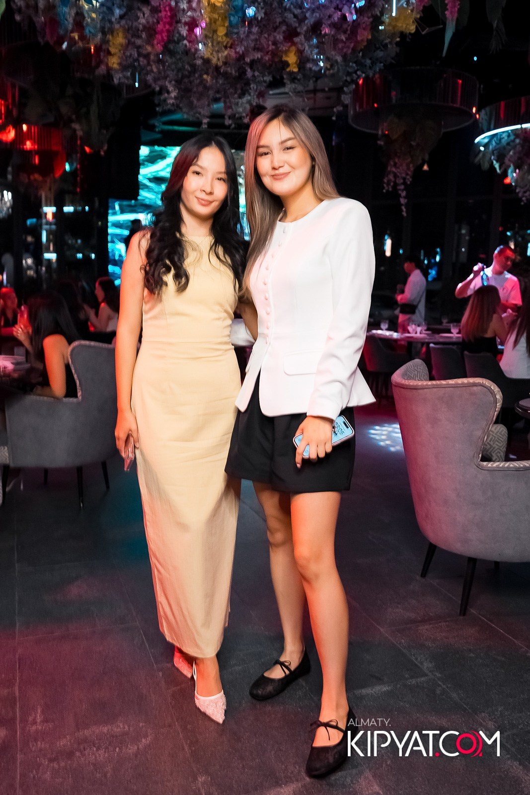 FRIENDS BAR & TERRACE. КИПЯТКОМ АЛМАТЫ!