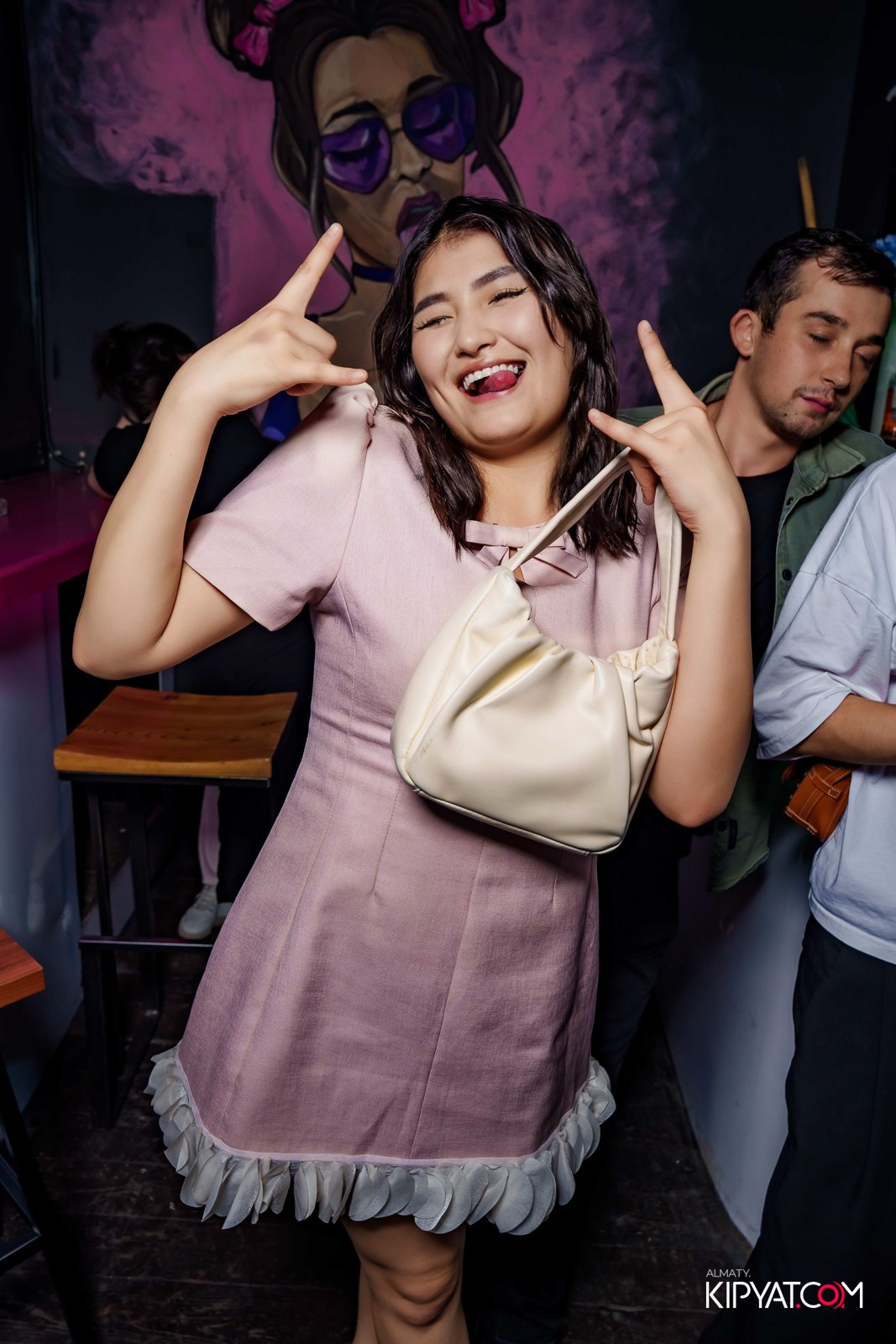 UYAT EMES BAR. КИПЯТКОМ АЛМАТЫ!