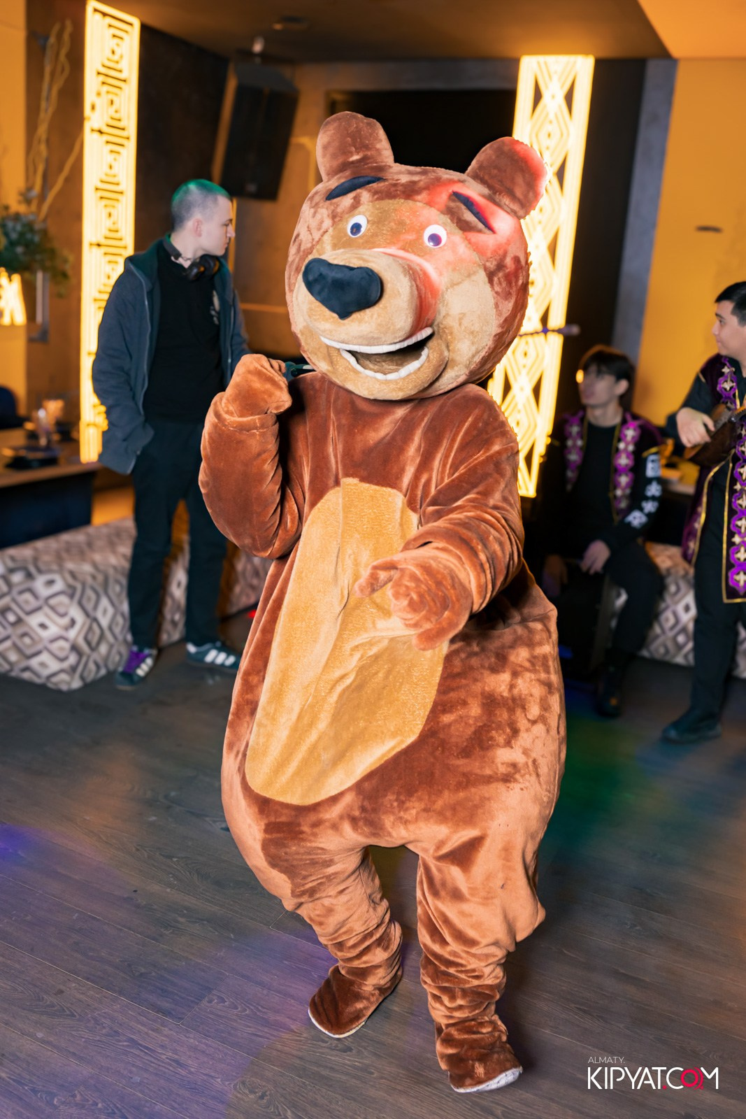 УХО И МЕДВЕДЬ НА ГАГАРИНА. КИПЯТКОМ АЛМАТЫ!