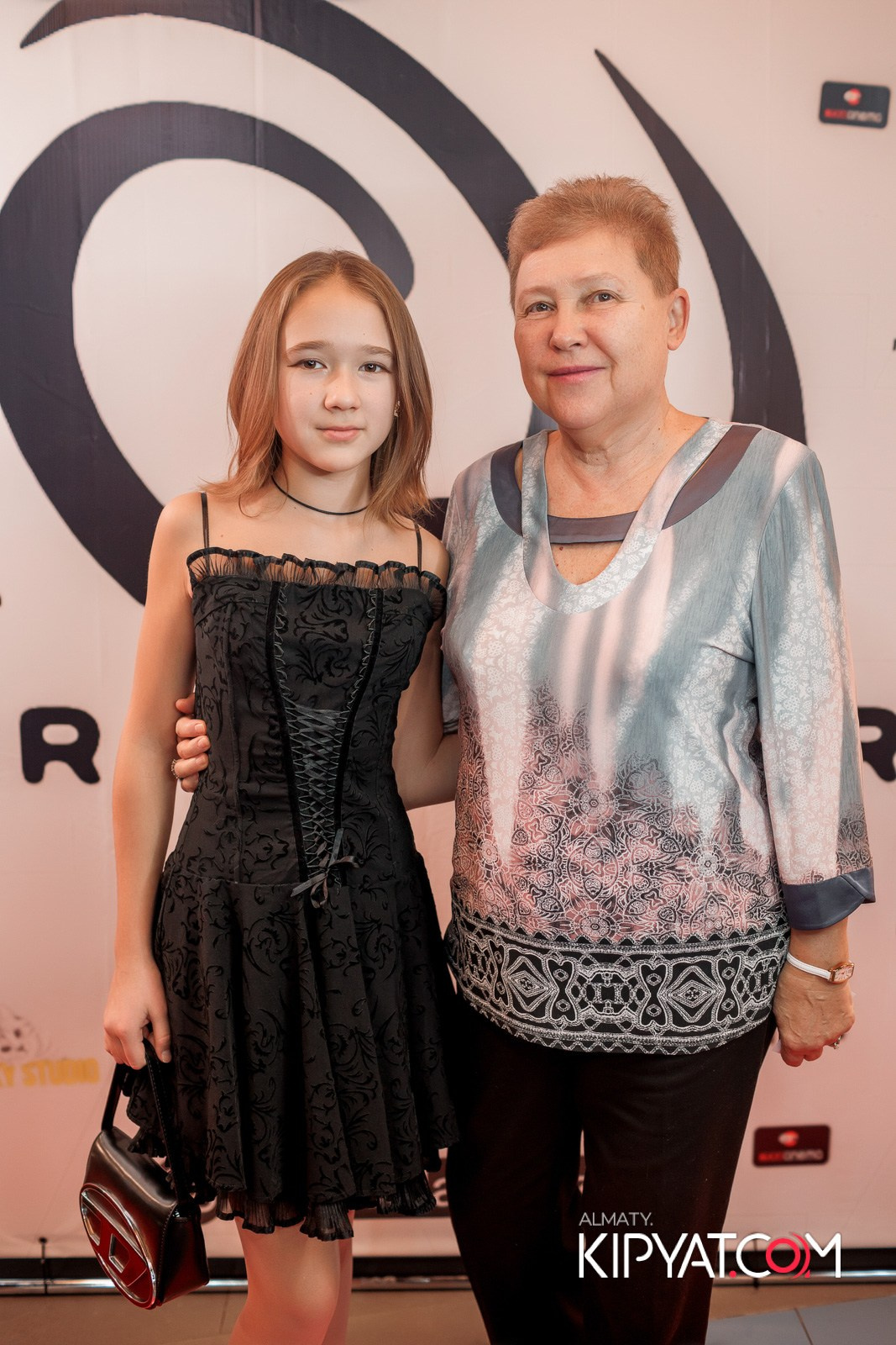 ПРЕЗЕНТАЦИЯ 8 ГРУППЫ КИНОПРОЕКТА «STARBALALAR». КИПЯТКОМ АЛМАТЫ!