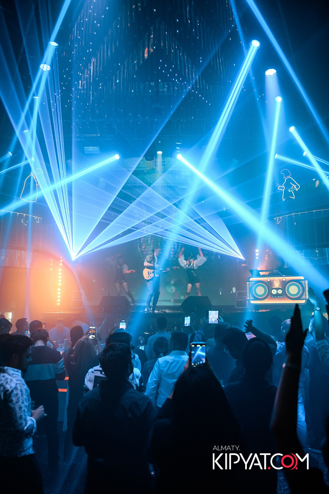 SANTA BARBARA ВЫСТУПЛЕНИЕ ГРУППЫ БРАТЬЯ ГРИММ. КИПЯТКОМ АЛМАТЫ!