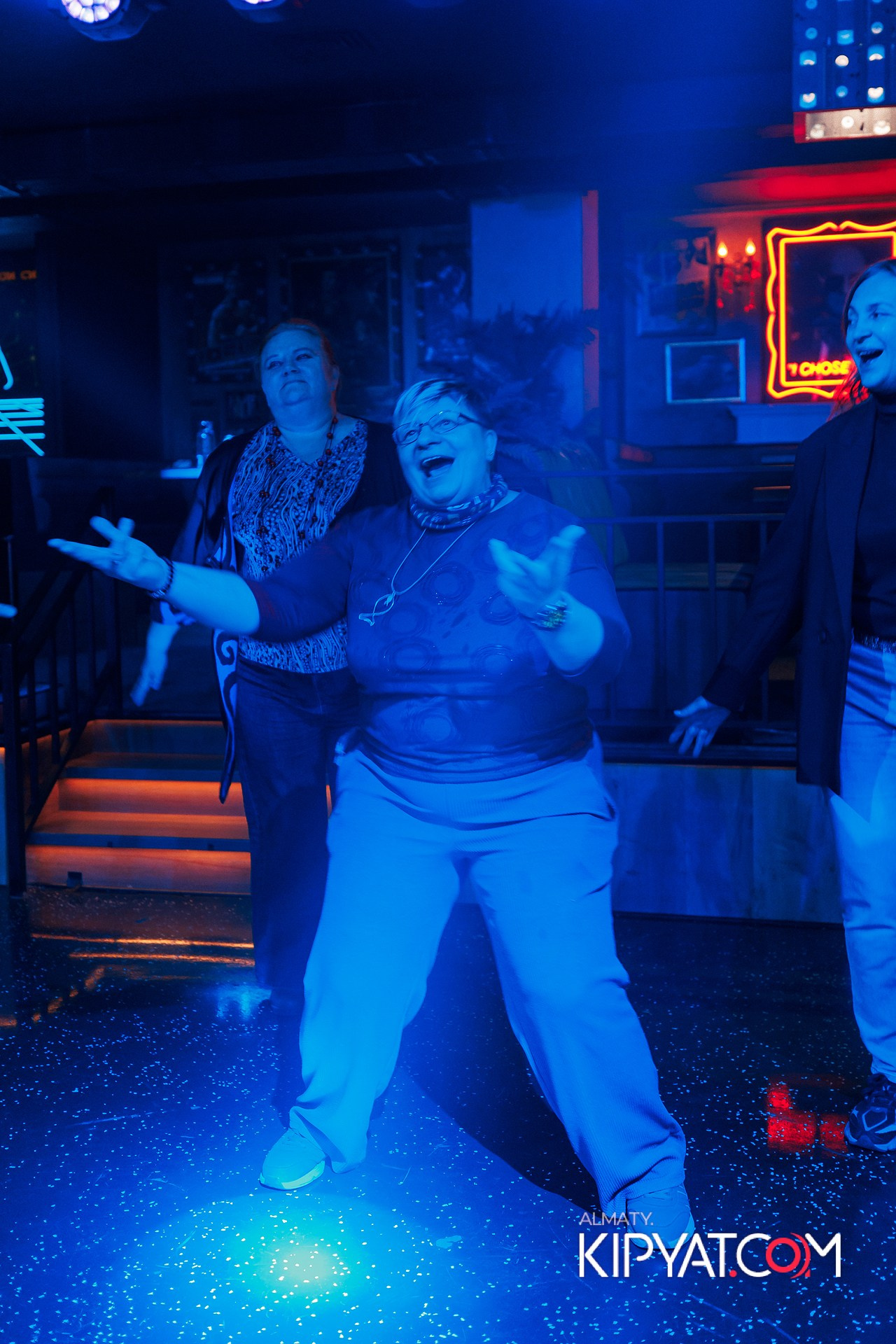 ПРЕЗЕНТАЦИЯ КНИГИ ВИКТОРА ЕЛИСЕЕВА. КИПЯТКОМ АЛМАТЫ!