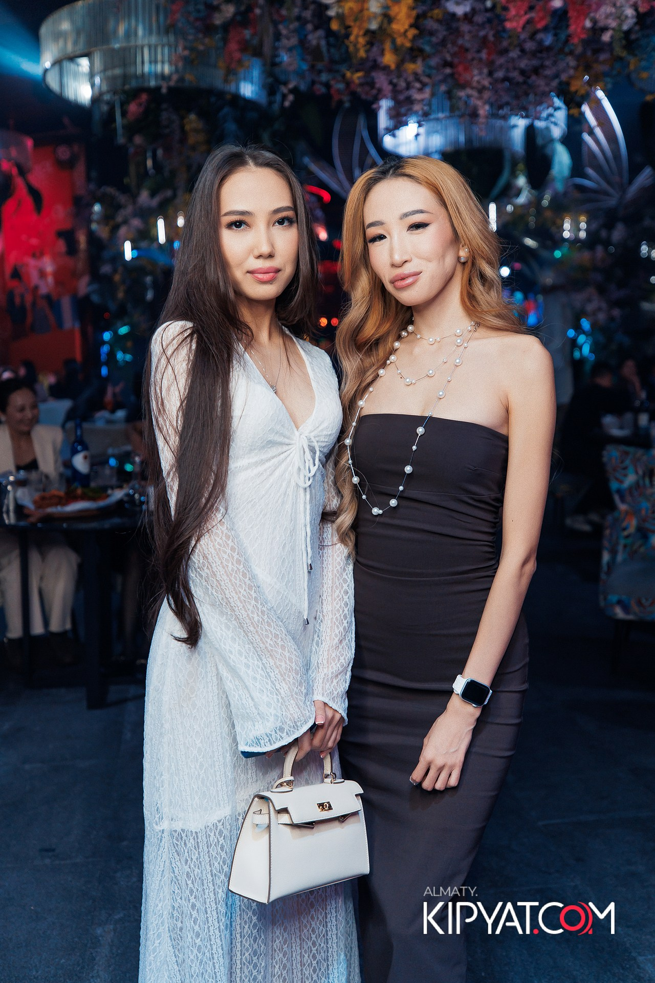 Friends bar & terrace. КИПЯТКОМ АЛМАТЫ!