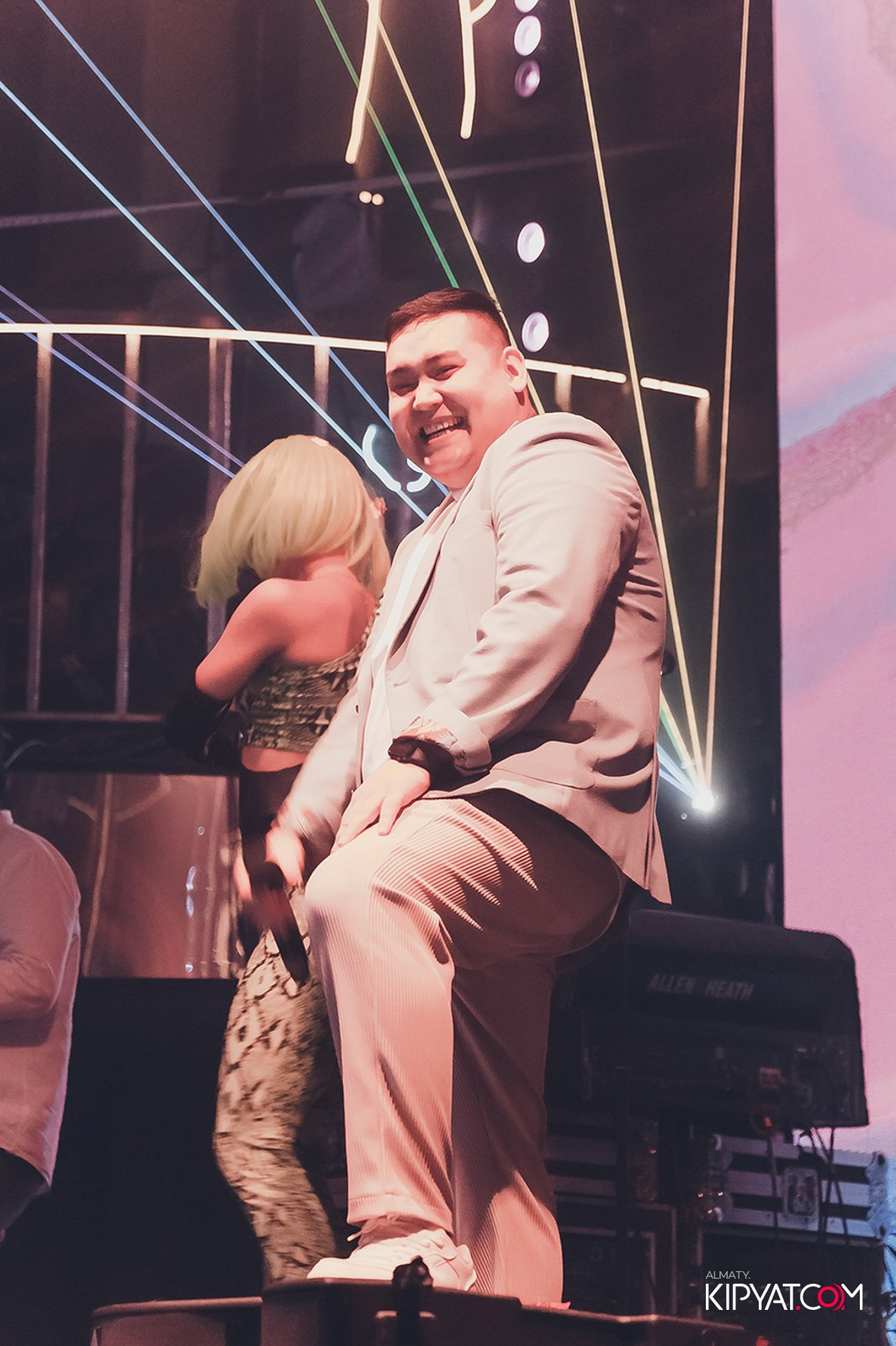 CLUB SHOW BY ИРИНА КАЙРАТОВНА В SANTA BARBARA CLUB. КИПЯТКОМ АЛМАТЫ!