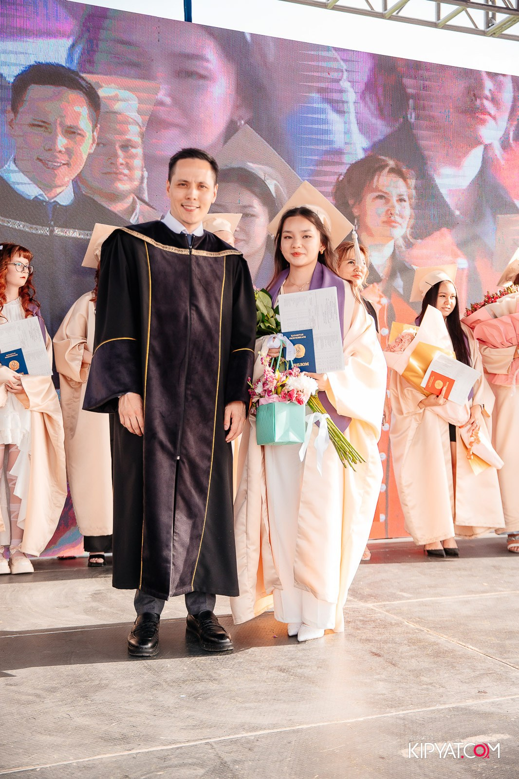 ВРУЧЕНИЕ ДИПЛОМОВ — НАРХОЗ КОЛЛЕДЖ. Part 3. КИПЯТКОМ АЛМАТЫ!