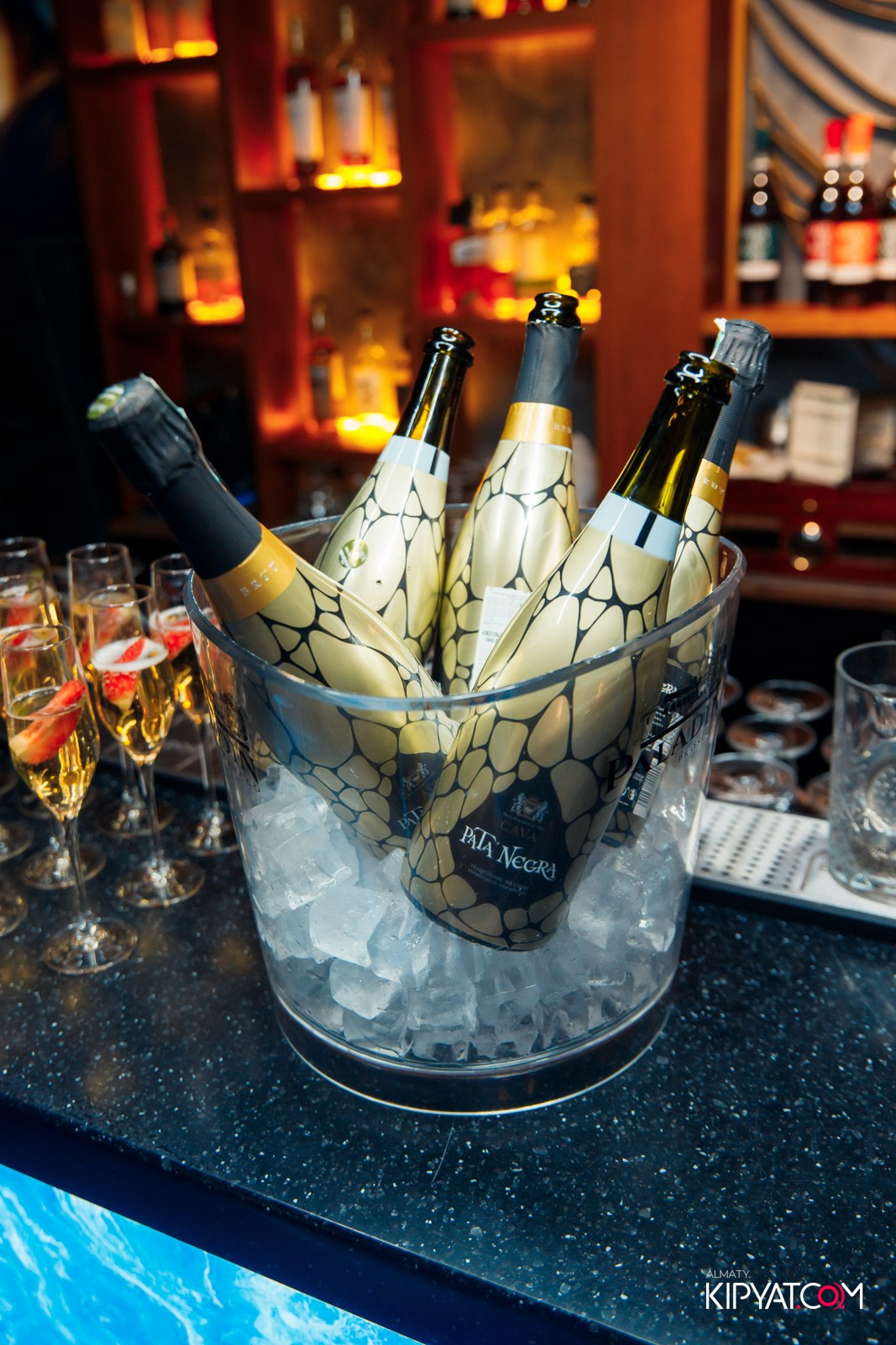 LAUREATE KARAOKE HALL. КИПЯТКОМ АЛМАТЫ!