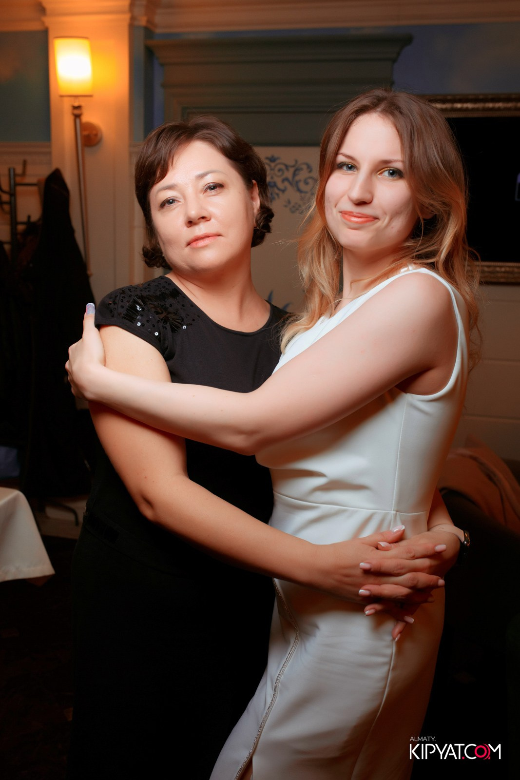 РЕСТОРАН ALAZANI НА АКАН СЕРЫ. КИПЯТКОМ АЛМАТЫ!