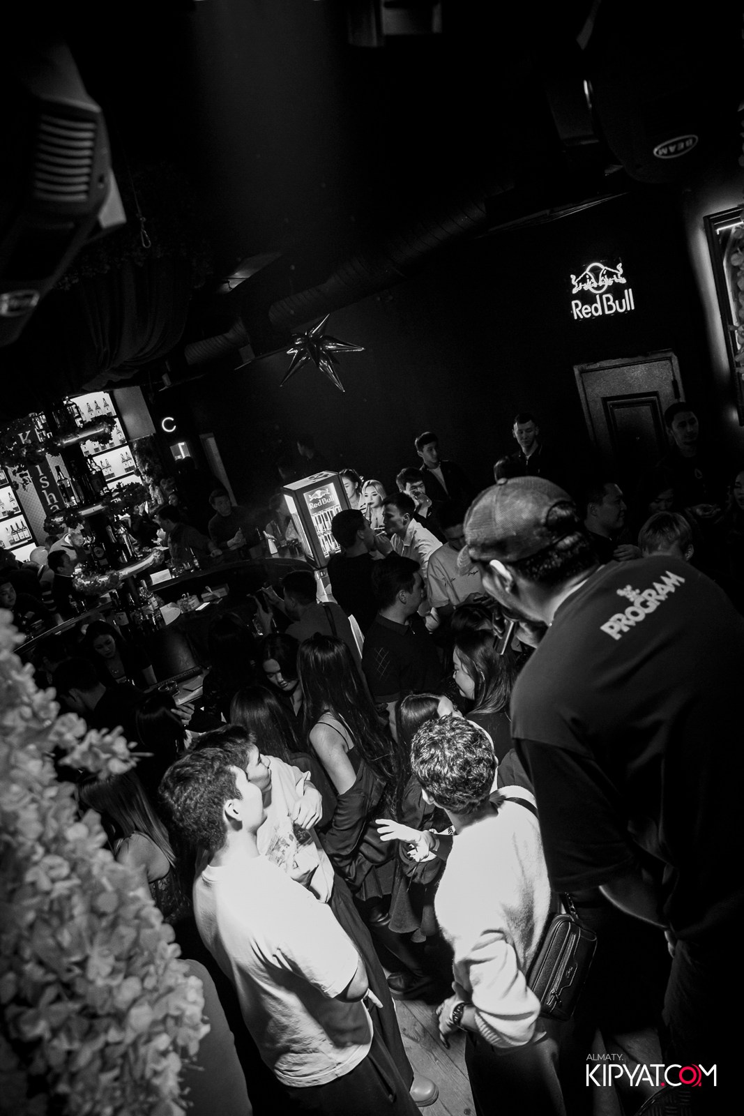 UYAT EMES BAR. КИПЯТКОМ АЛМАТЫ! Фотосъемка мероприятий в Алматы