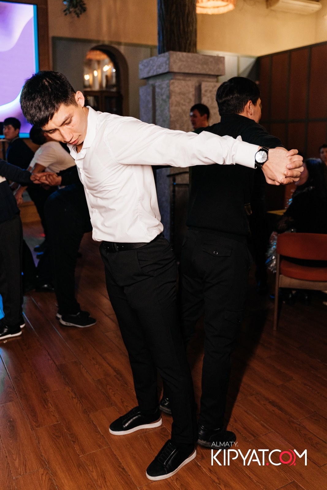 ГРУЗИНСКИЙ ДВОР НА КАБАНБАЙ БАТЫРА. КИПЯТКОМ АЛМАТЫ!