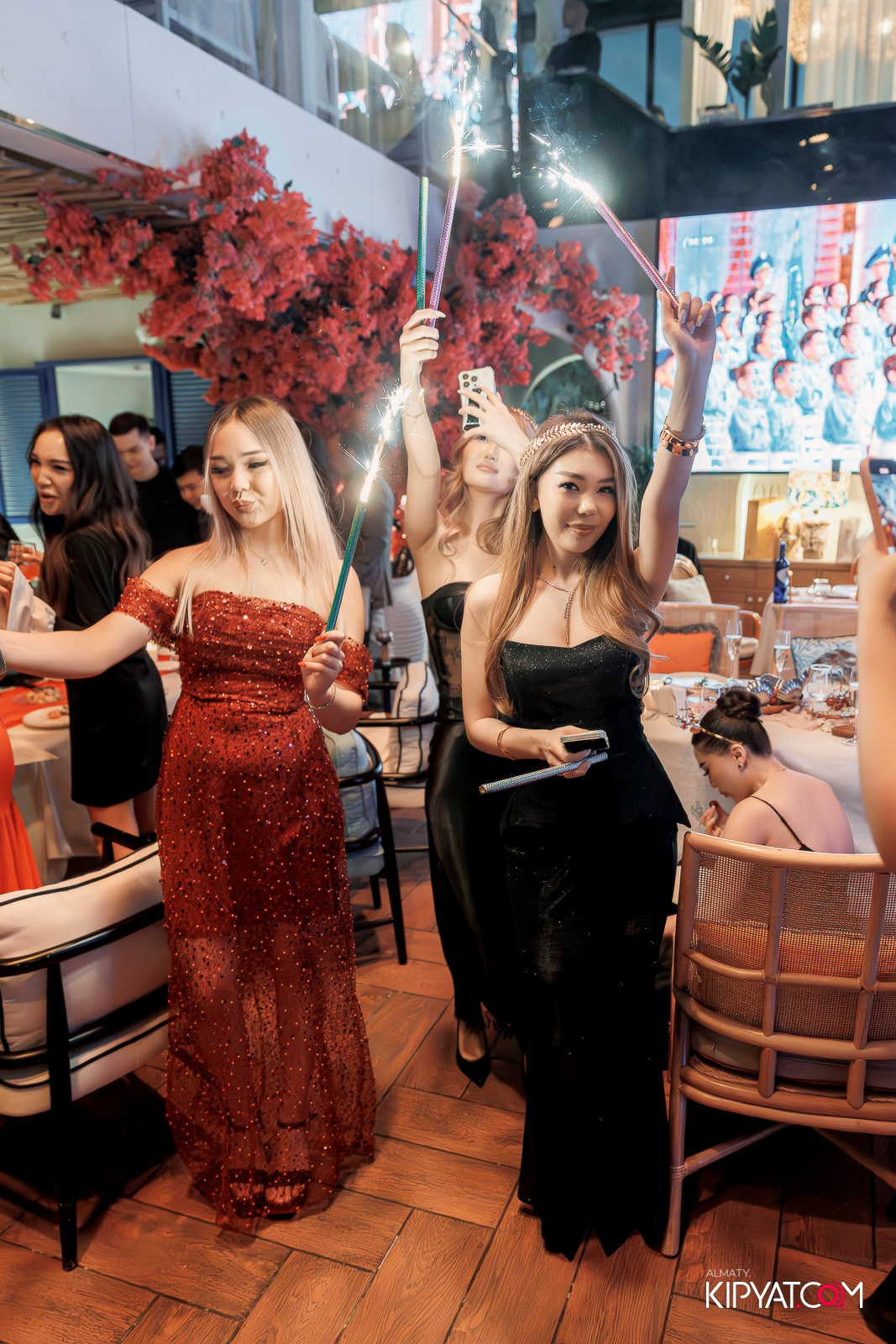 AIZA TERRACE RESTAURANT & BAR. КИПЯТКОМ АЛМАТЫ! Фотосъемка мероприятий в Алматы