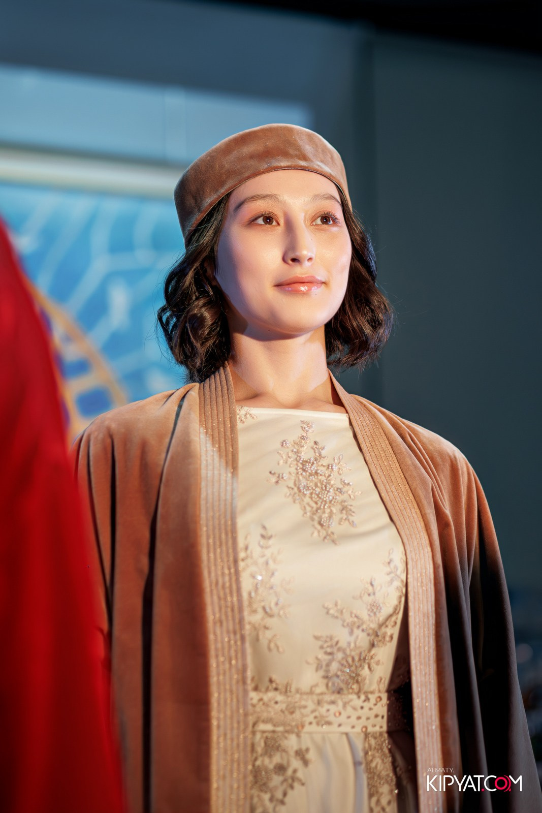 FASHION ПОКАЗ, КАЗАХСКОЙ НАЦИОНАЛЬНОЙ ОДЕЖДЫ. КИПЯТКОМ АЛМАТЫ!