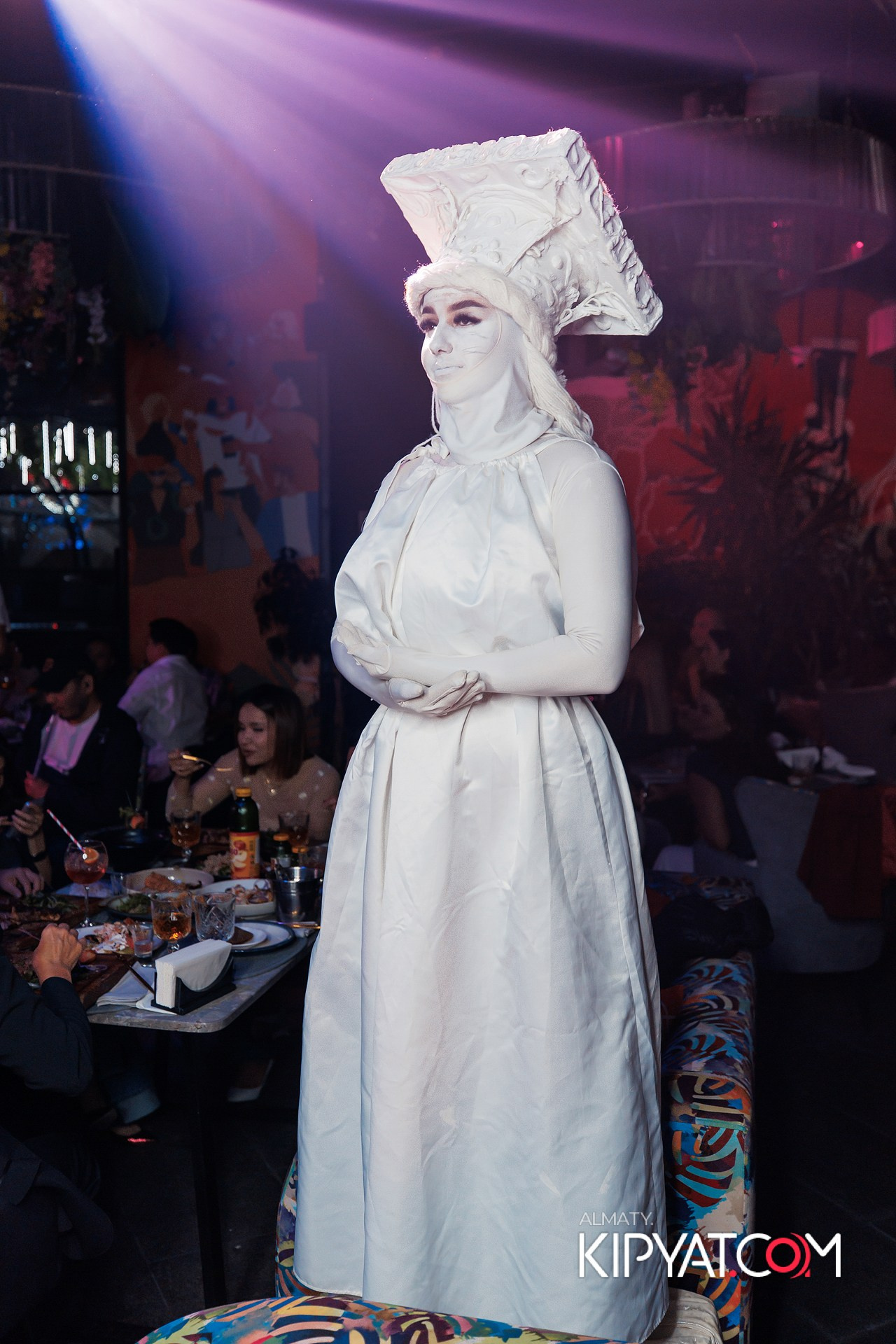 Friends bar & terrace. КИПЯТКОМ АЛМАТЫ!