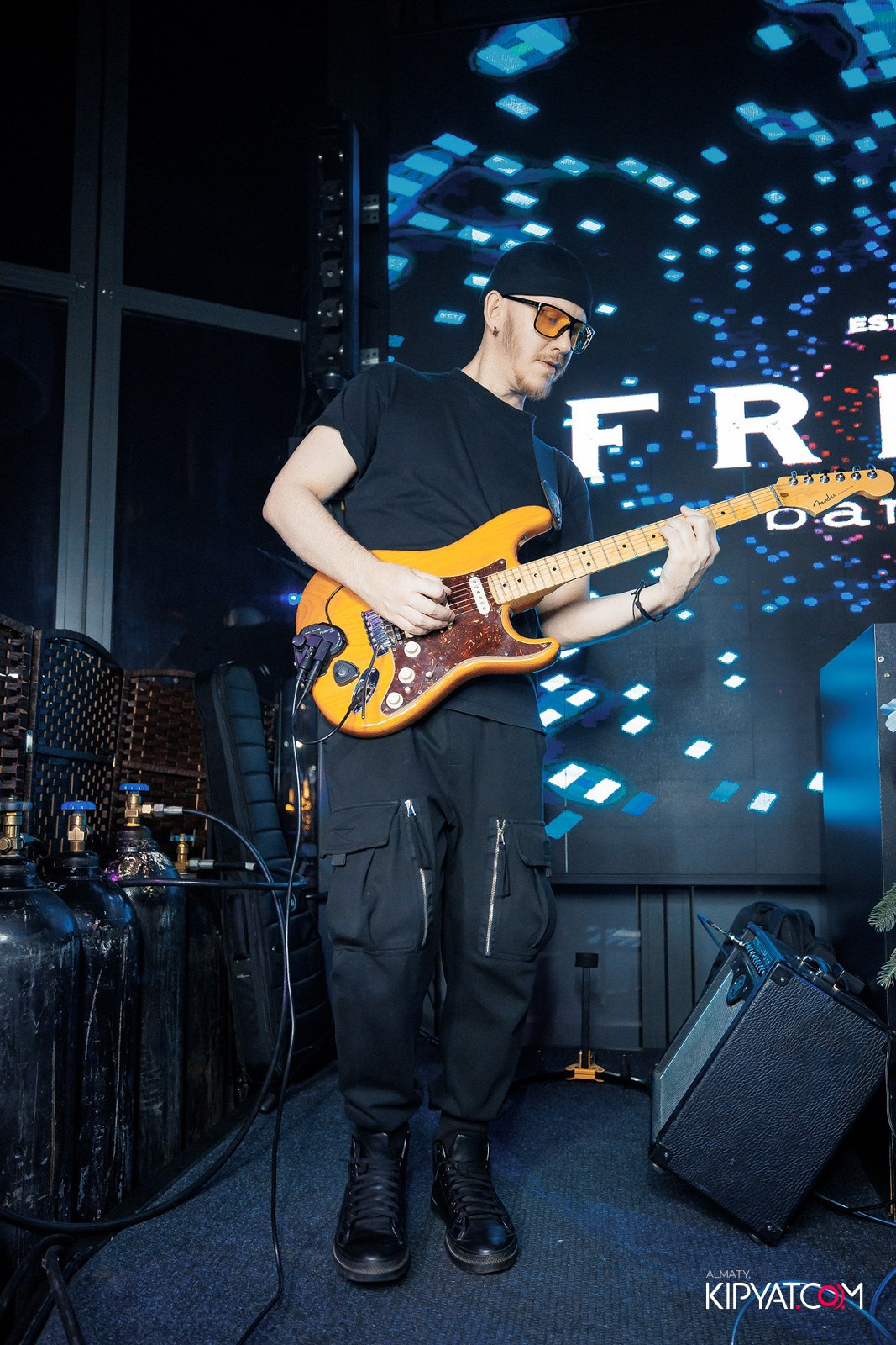 FRIENDS BAR & TERRACE. КИПЯТКОМ АЛМАТЫ!