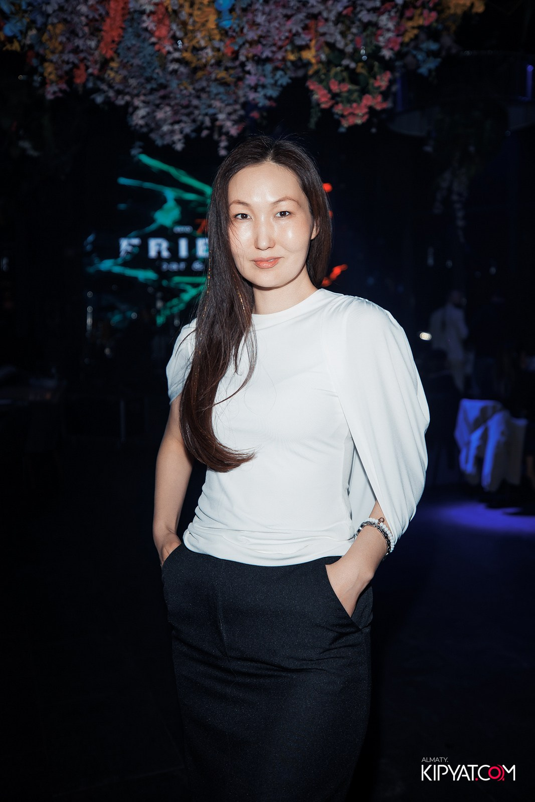 FRIENDS BAR & TERRACE. КИПЯТКОМ АЛМАТЫ!