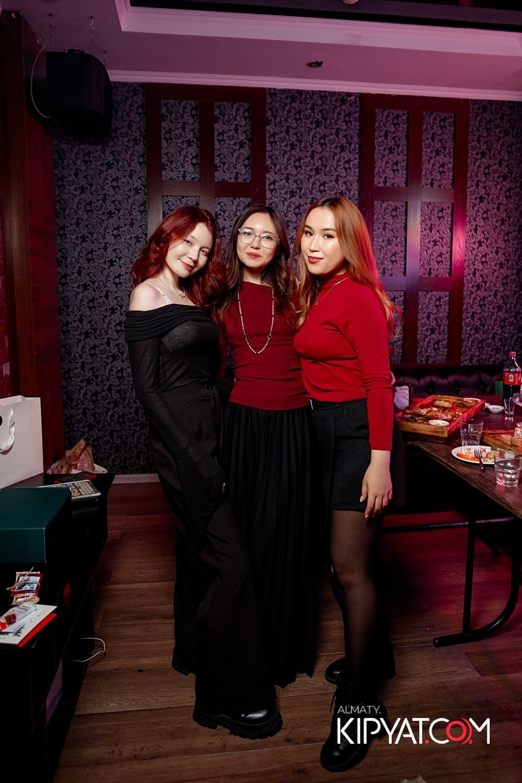 КАРАОКЕ-БАР РОЯЛЬ НА НУРМАКОВА. КИПЯТКОМ АЛМАТЫ!